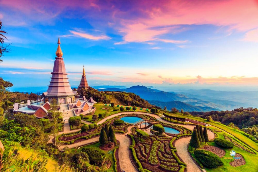 Doi Inthanon twin pagodas in Chiang Mai Thailand mountain view – Auasia Travel